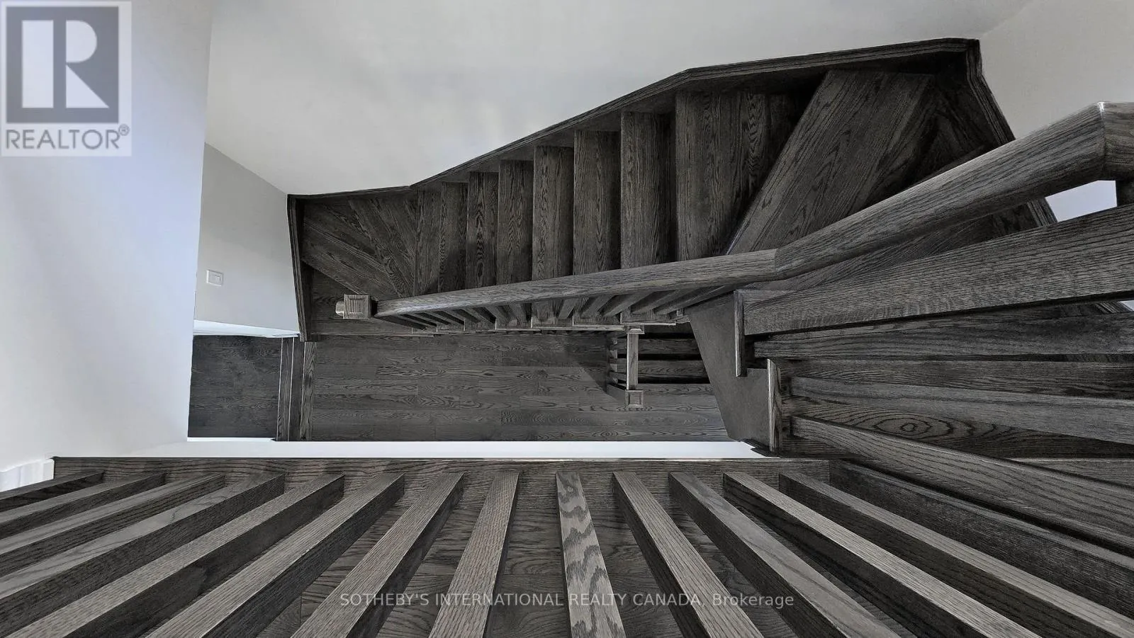 160 SUNSET TERRACE