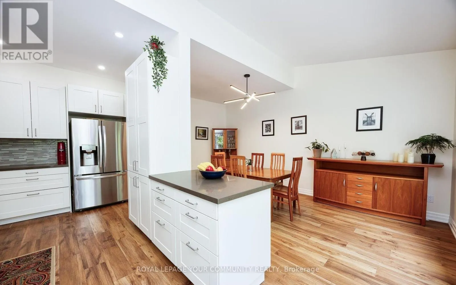 36 COLONIAL CRESCENT