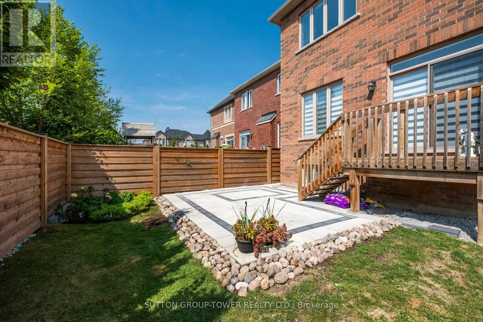 10 ALISTAIR CRESCENT