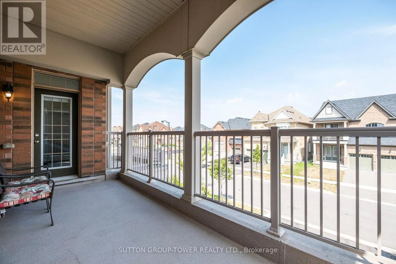 10 ALISTAIR CRESCENT