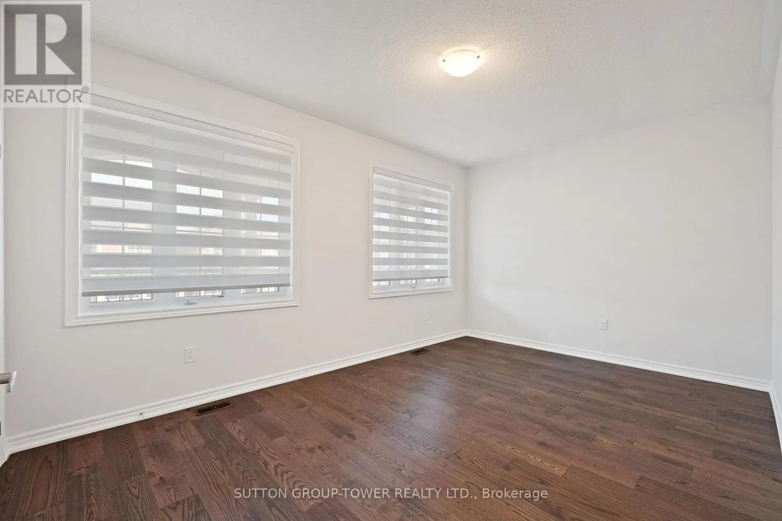 10 ALISTAIR CRESCENT