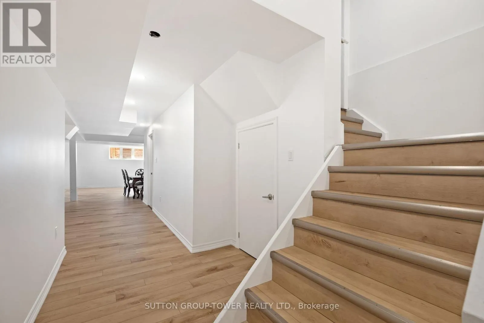 10 ALISTAIR CRESCENT
