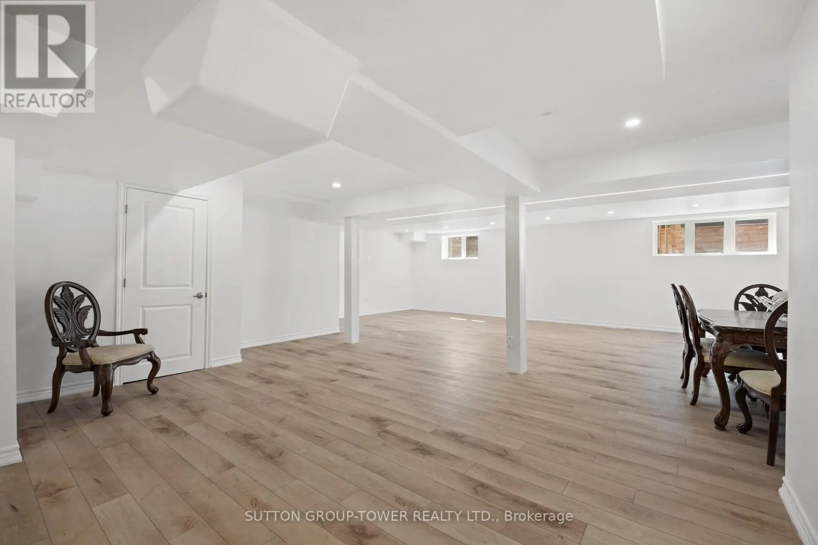 10 ALISTAIR CRESCENT