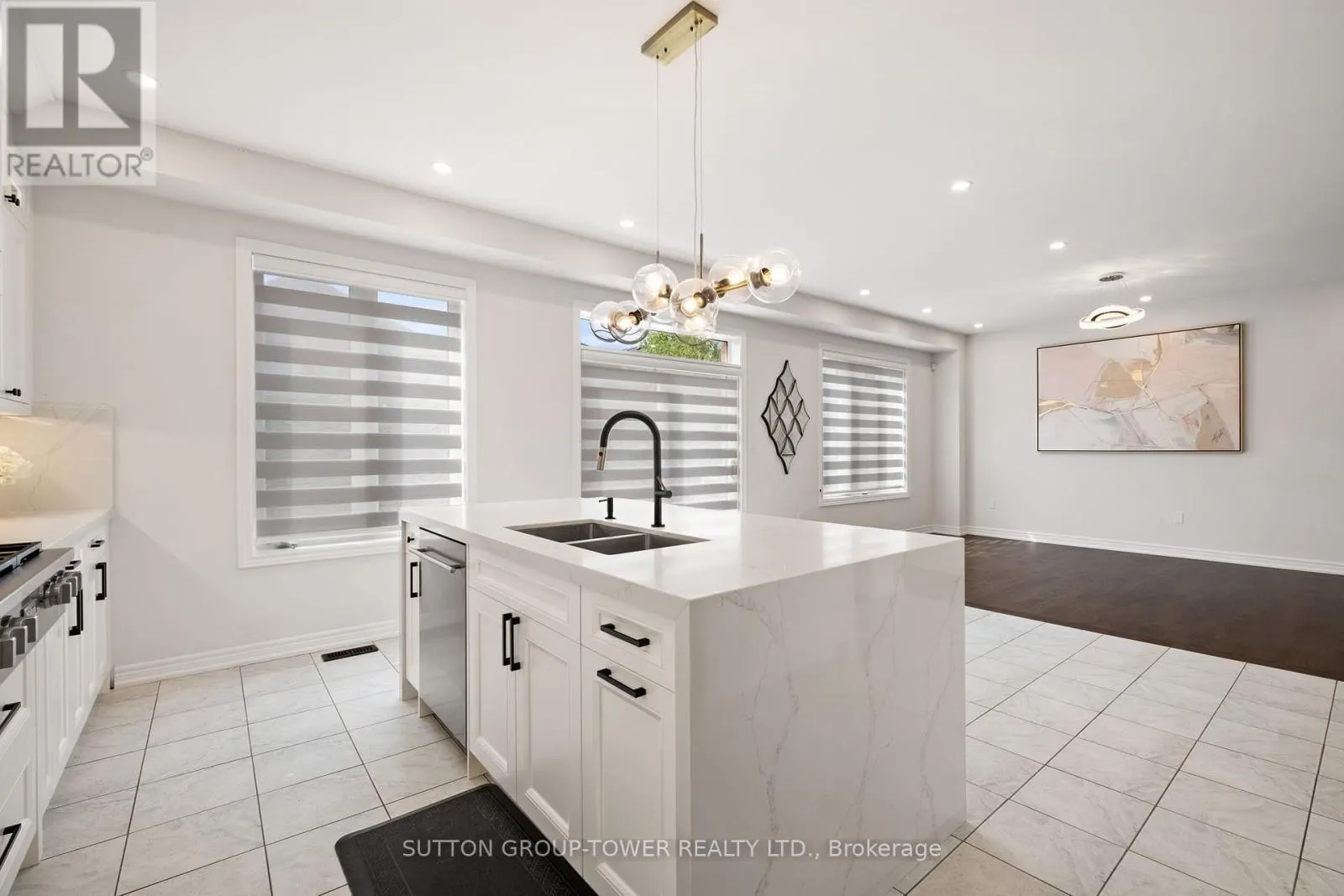 10 ALISTAIR CRESCENT
