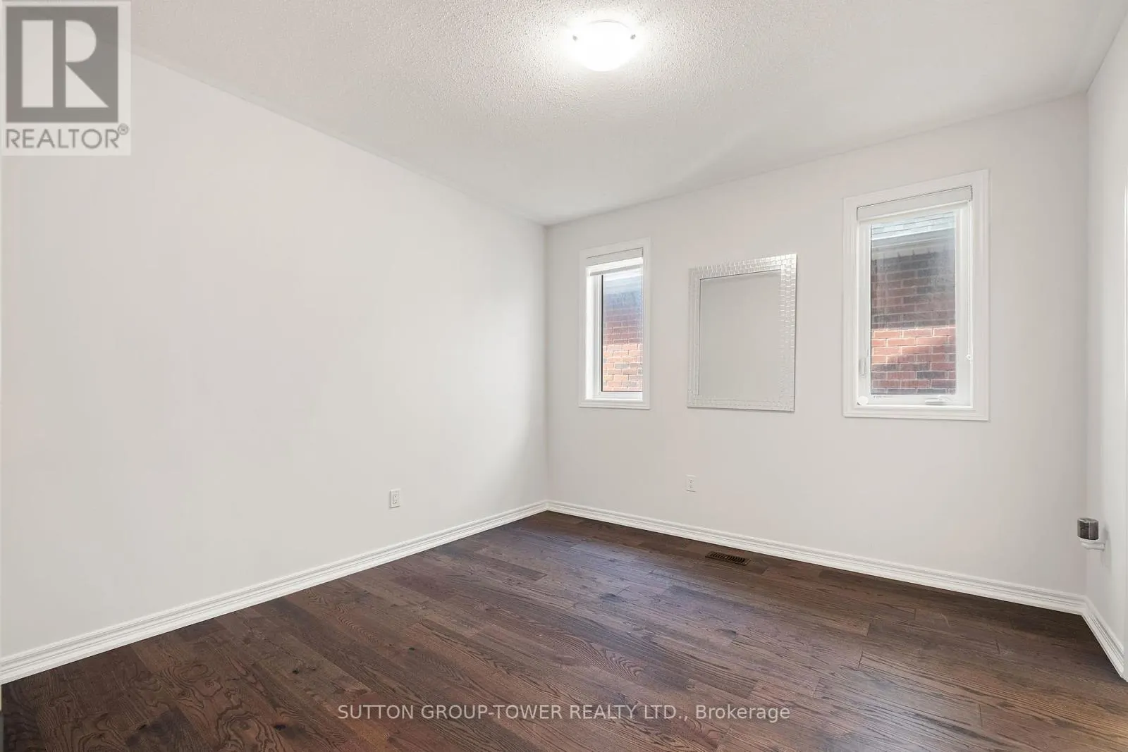 10 ALISTAIR CRESCENT