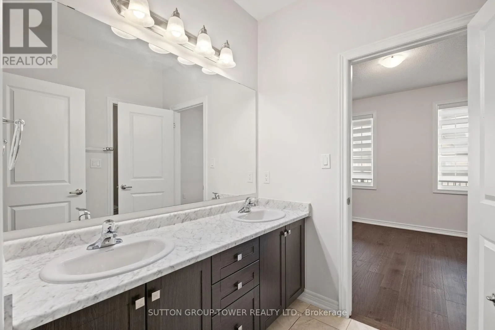 10 ALISTAIR CRESCENT