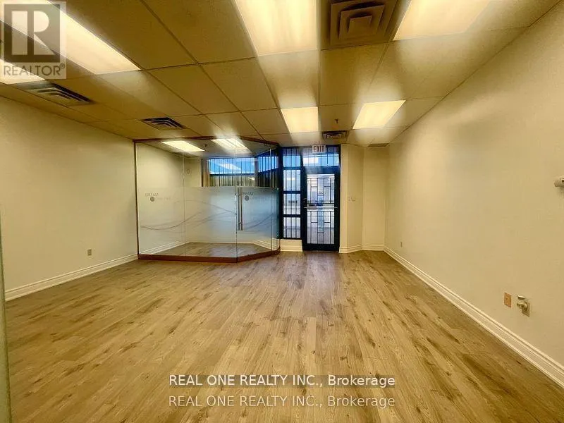 52 - 145 ROYAL CREST COURT