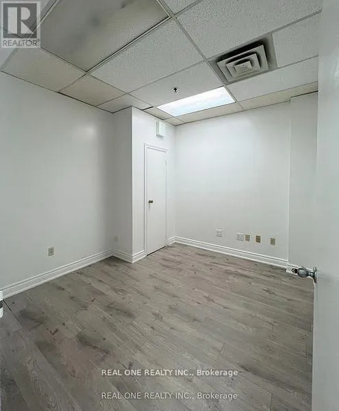 52 - 145 ROYAL CREST COURT
