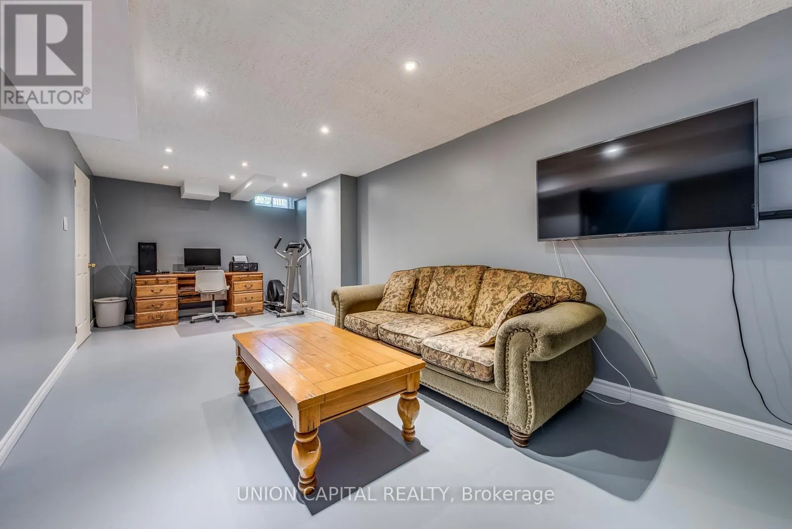 24 VANESSA ROAD