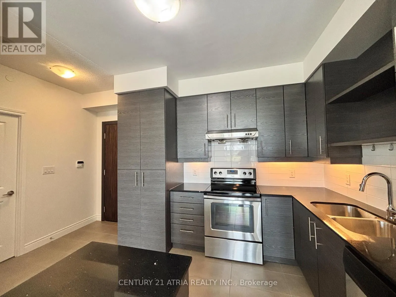 709 - 325 SOUTH PARK ROAD