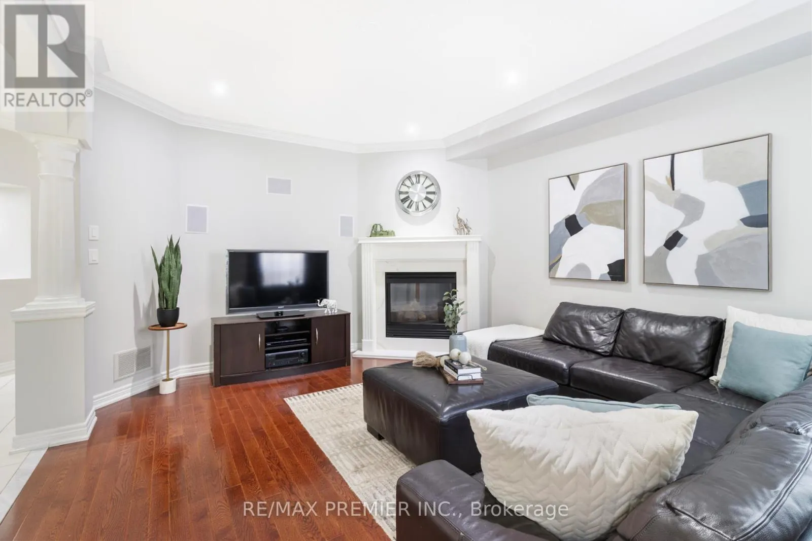 64 LEAMEADOW ROAD
