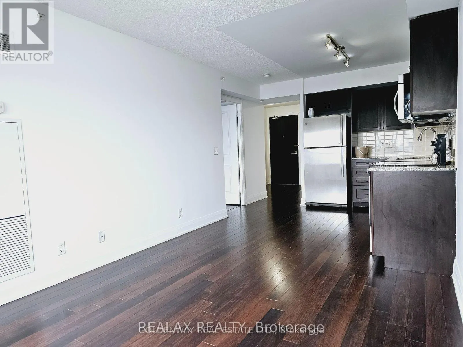 803 - 376 HIGHWAY 7 E
