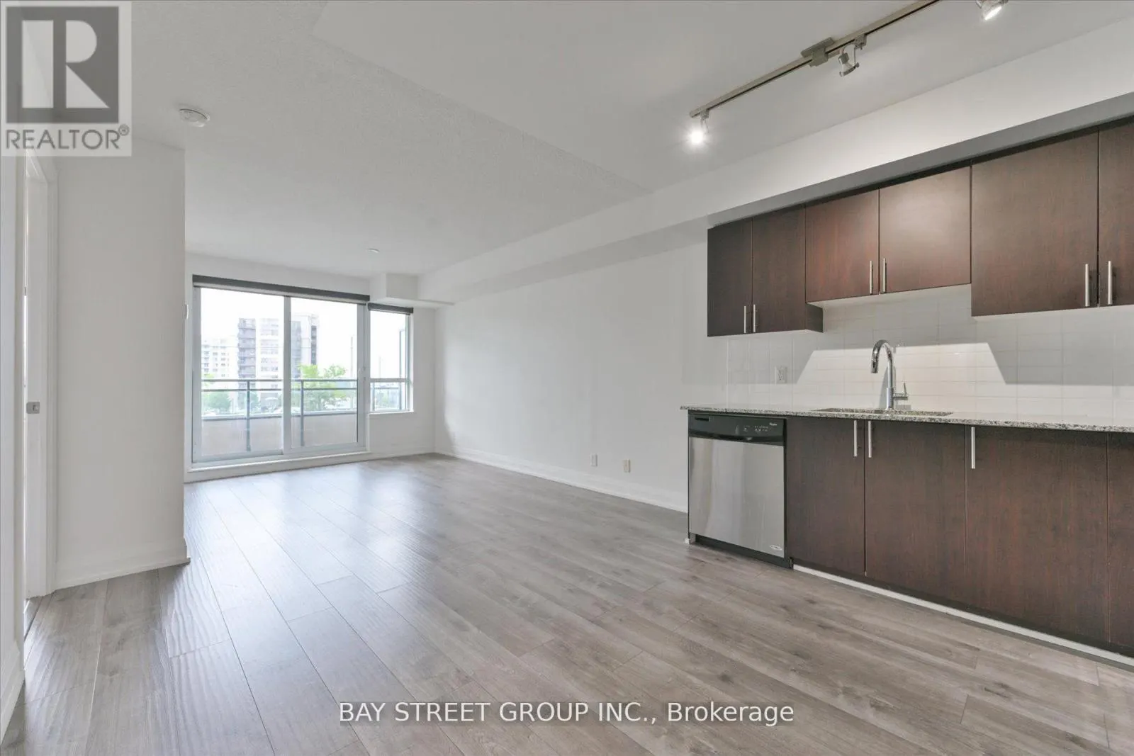 306 - 372 7 HIGHWAY E