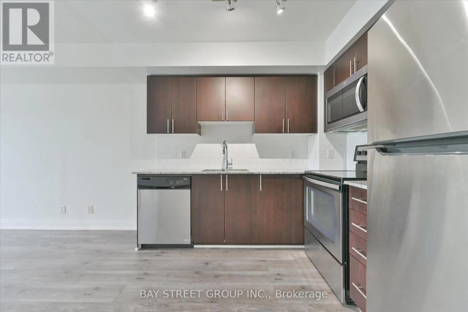 306 - 372 7 HIGHWAY E