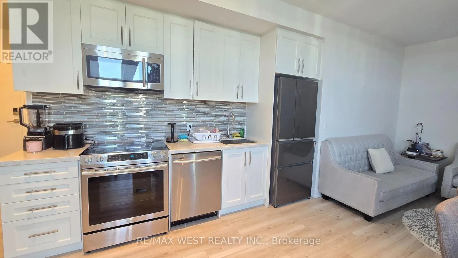 425 - 375 SEA RAY AVENUE
