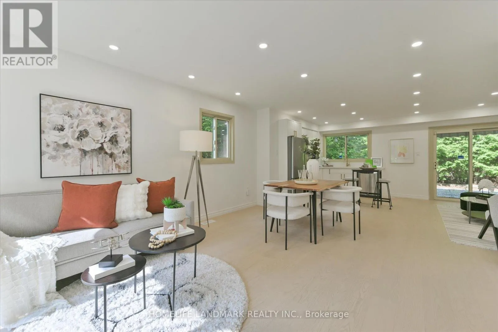 11 HUNTERS POINT DRIVE