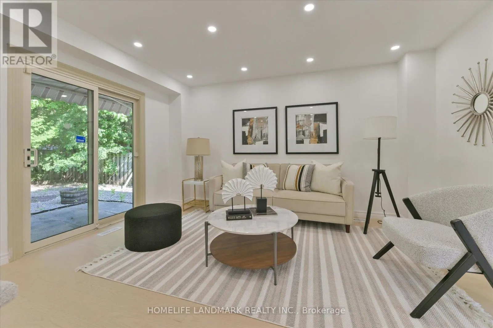 11 HUNTERS POINT DRIVE