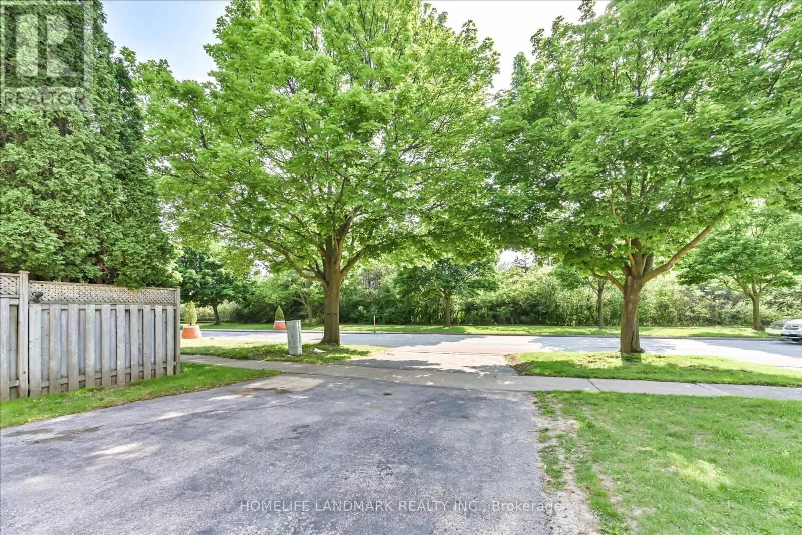 11 HUNTERS POINT DRIVE