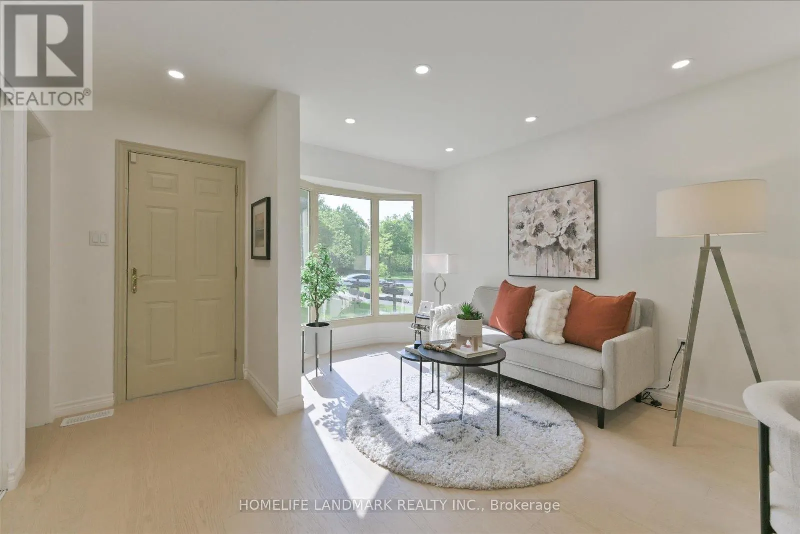 11 HUNTERS POINT DRIVE