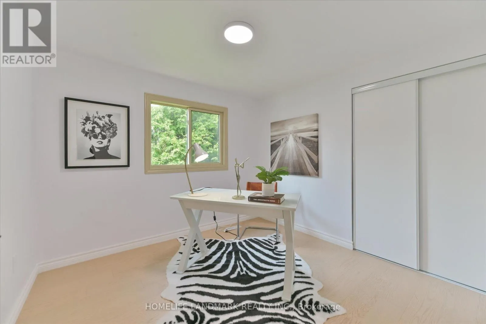 11 HUNTERS POINT DRIVE