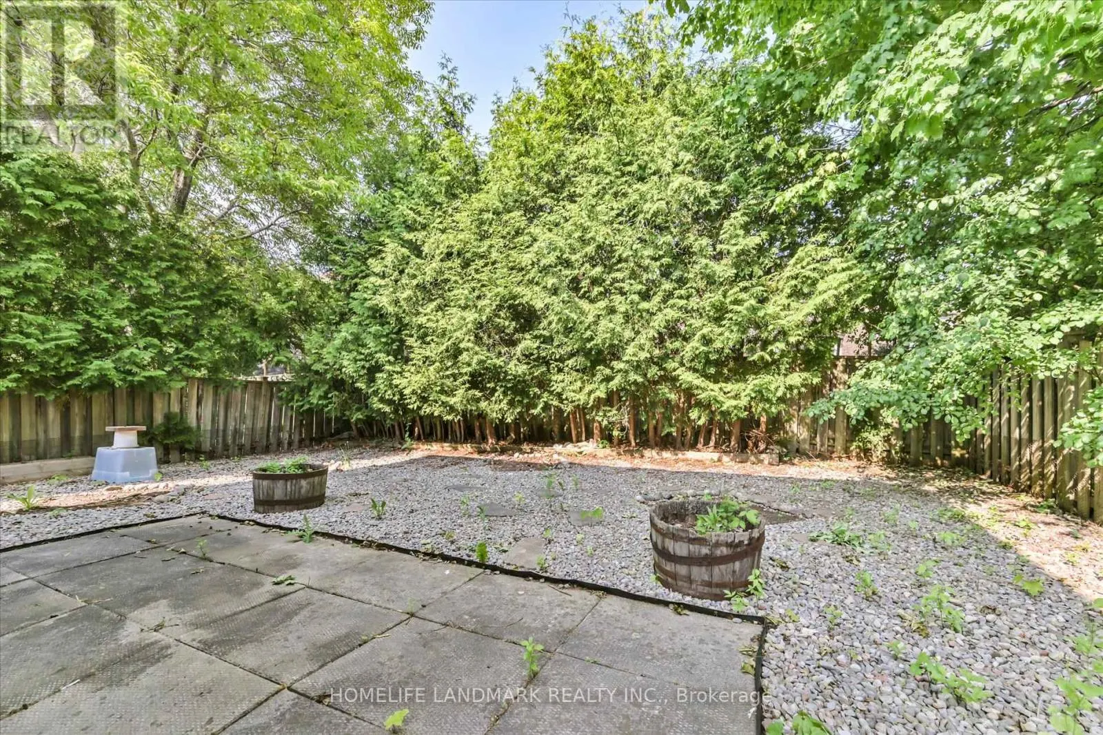 11 HUNTERS POINT DRIVE