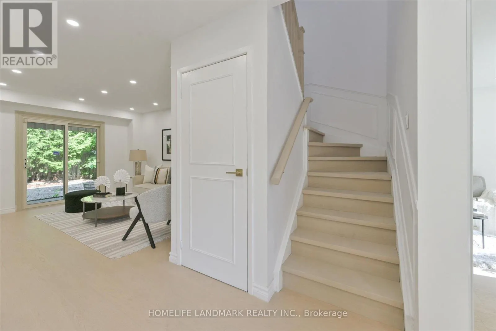 11 HUNTERS POINT DRIVE