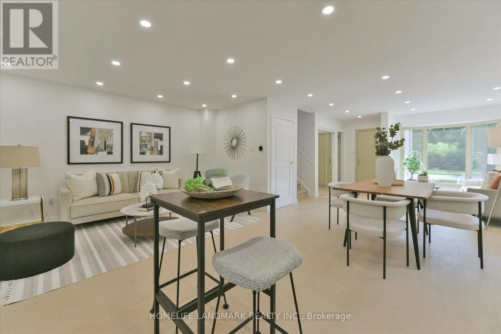 11 HUNTERS POINT DRIVE