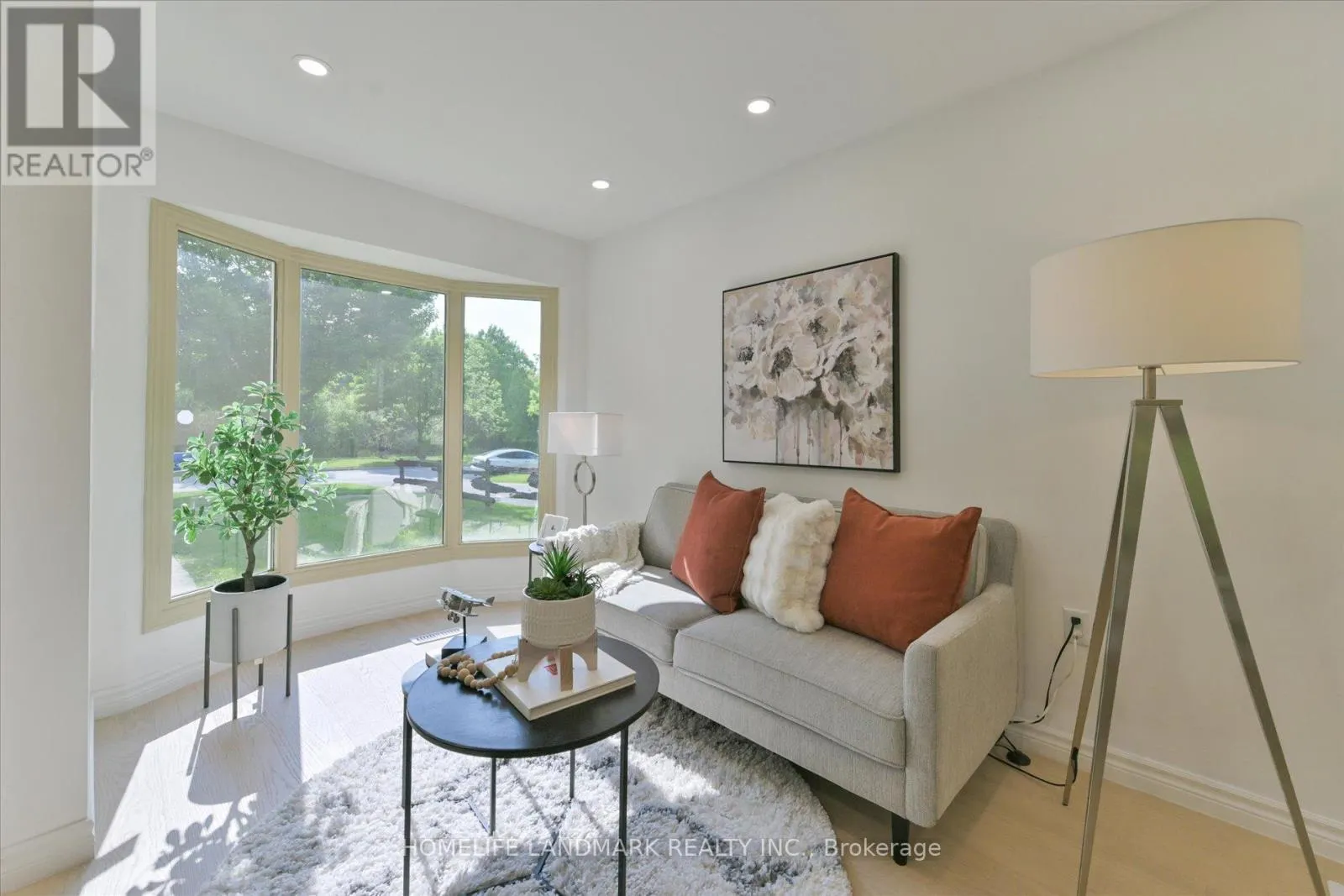 11 HUNTERS POINT DRIVE