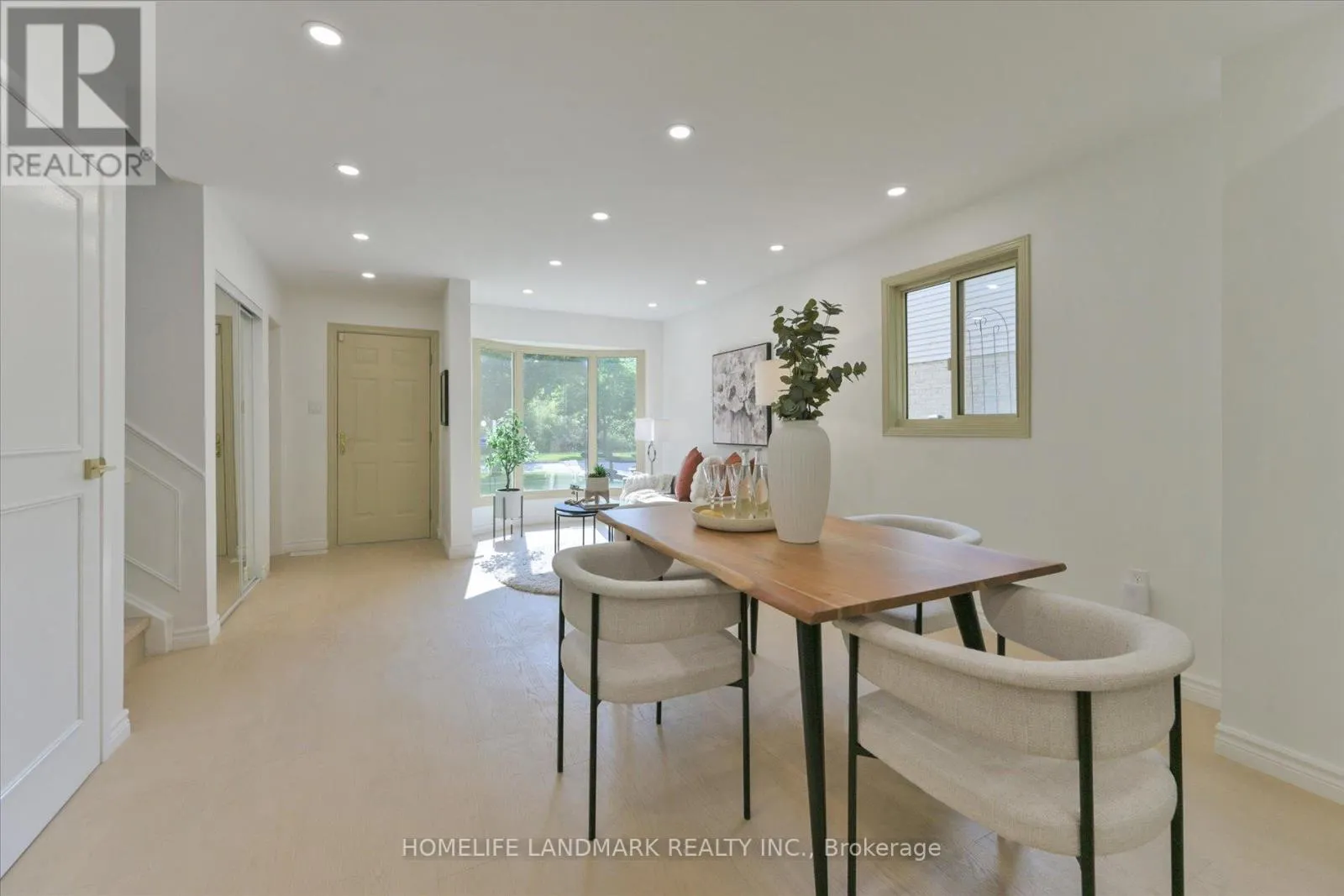 11 HUNTERS POINT DRIVE