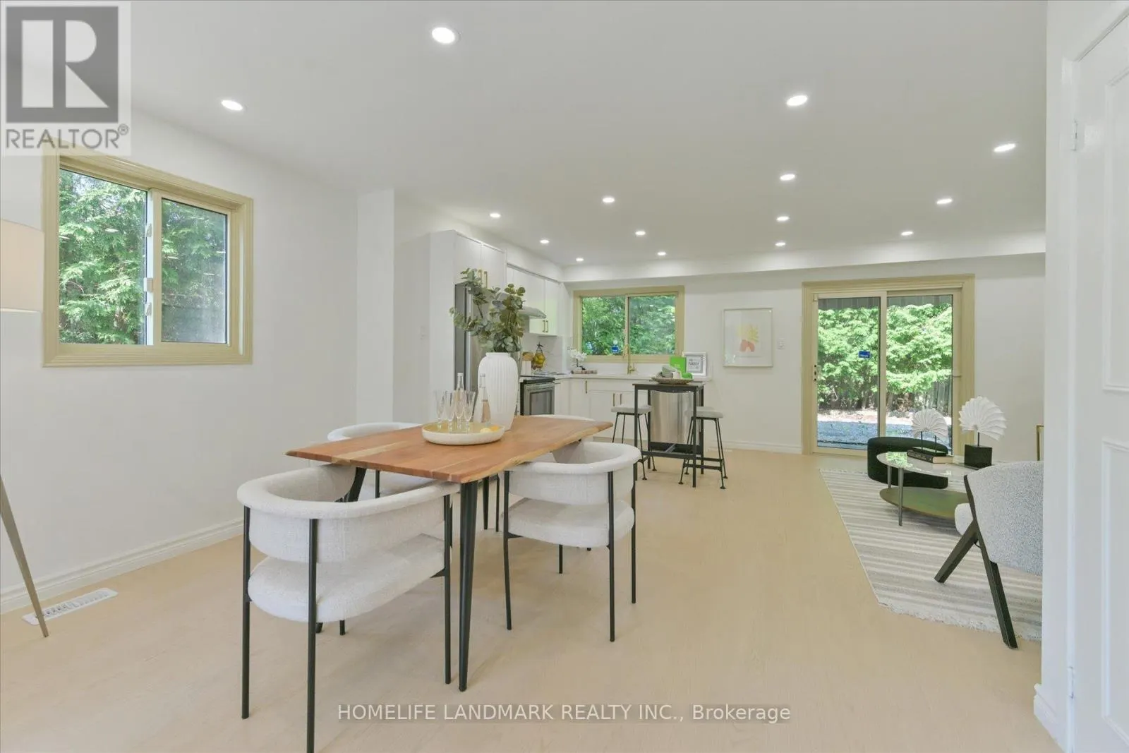 11 HUNTERS POINT DRIVE