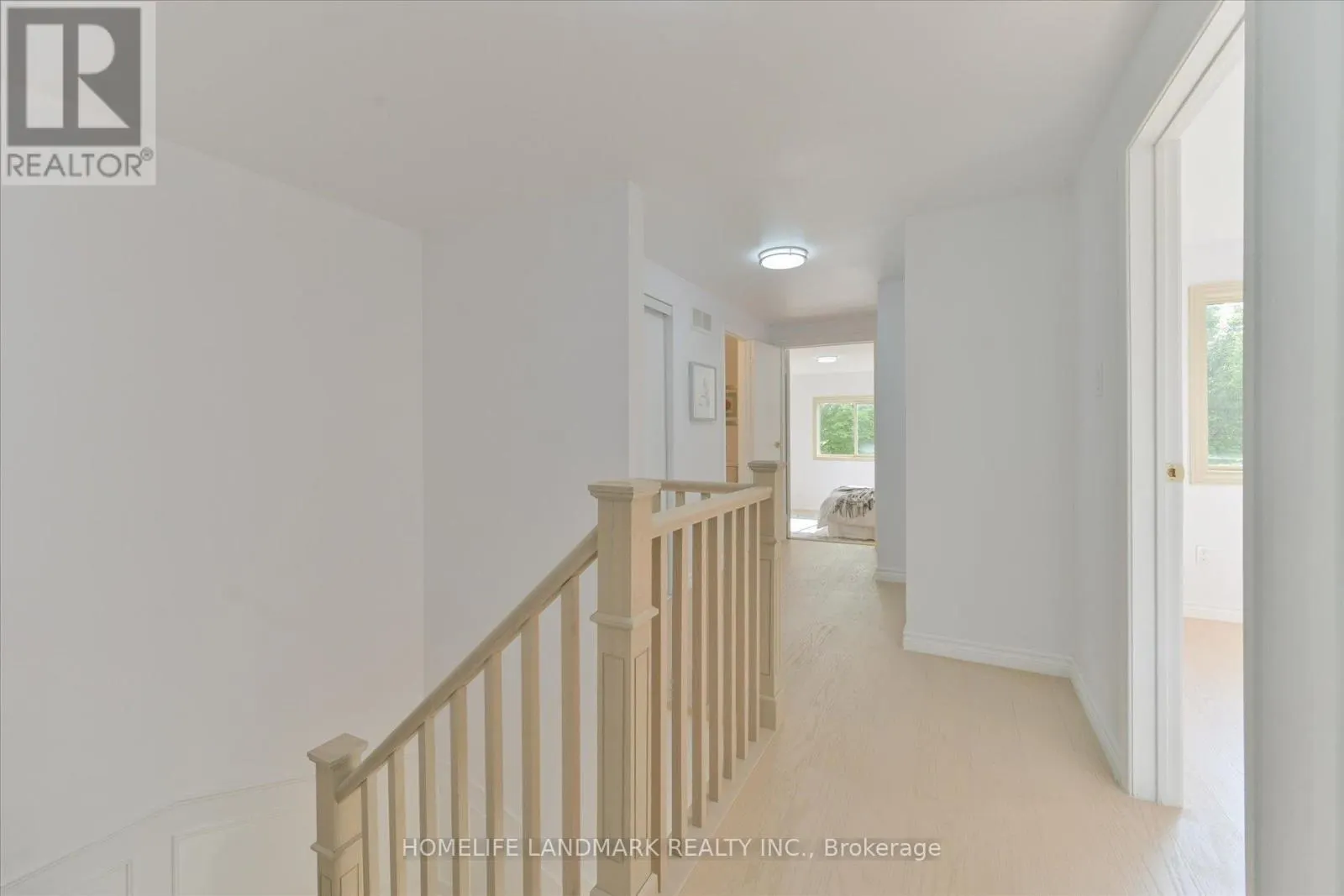 11 HUNTERS POINT DRIVE