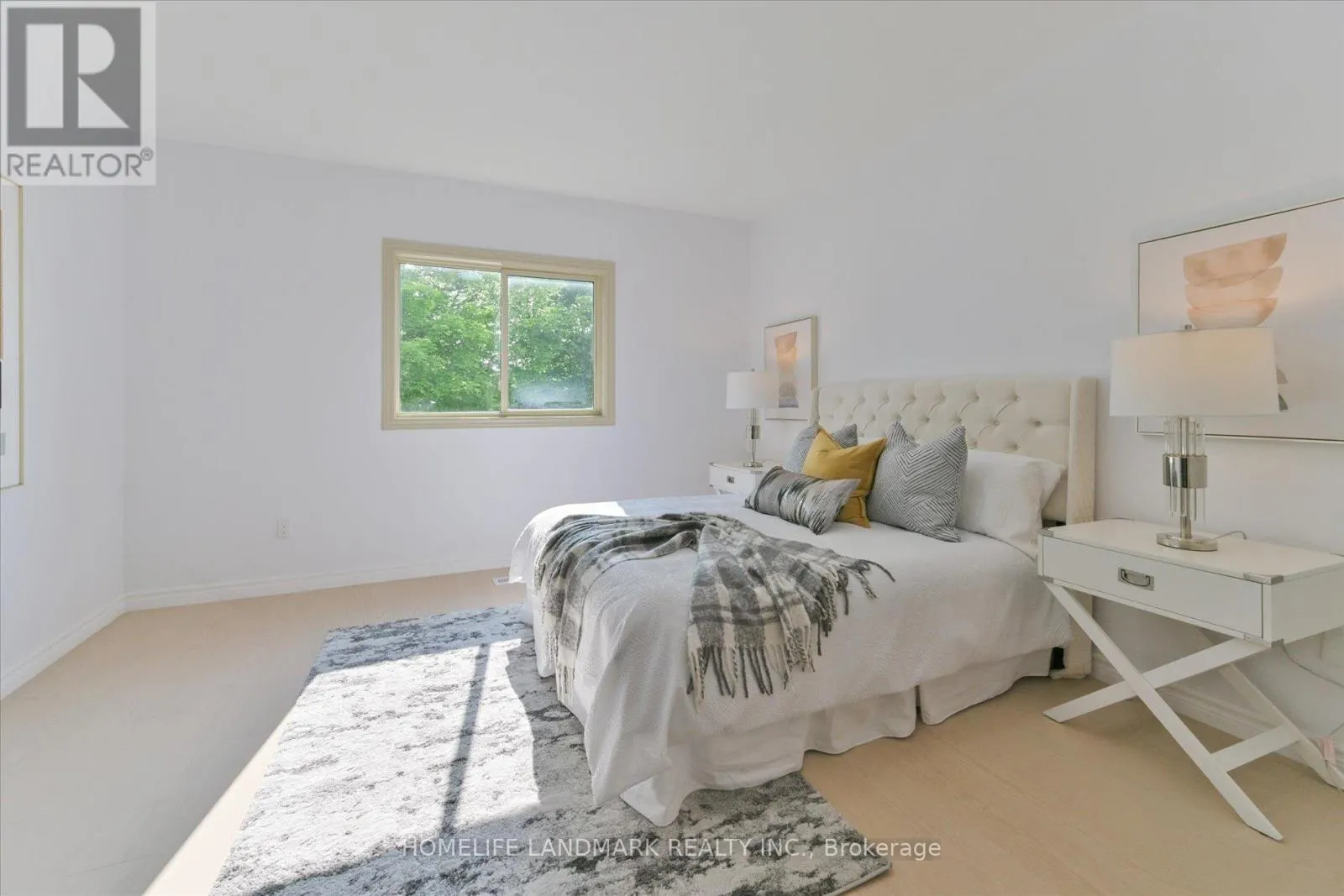 11 HUNTERS POINT DRIVE
