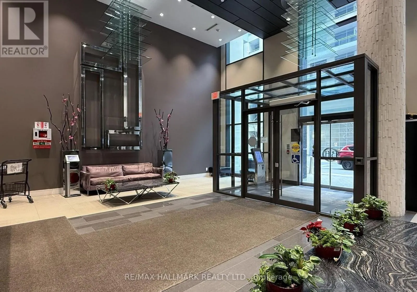 1114 - 9205 YONGE STREET