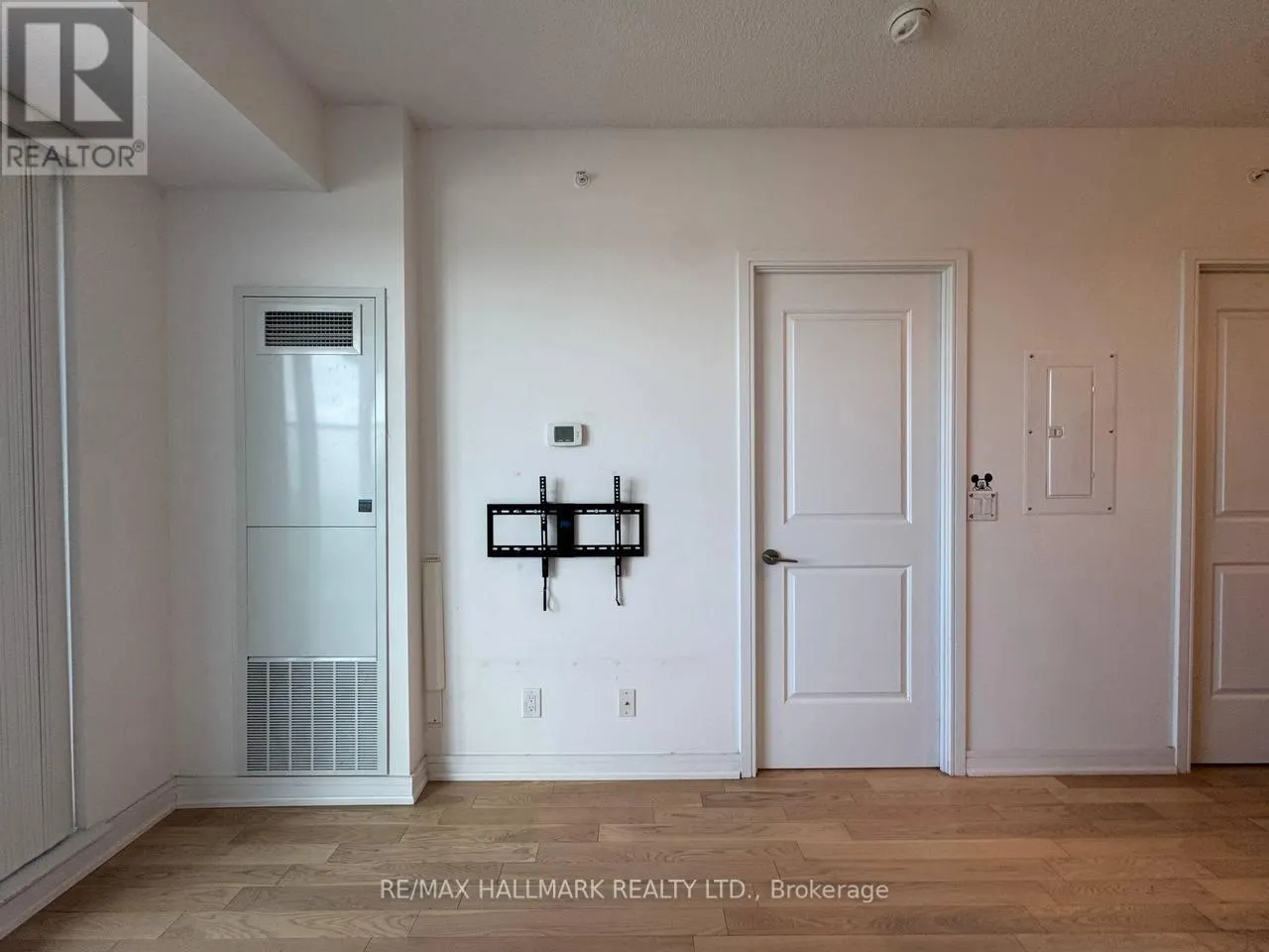 1114 - 9205 YONGE STREET