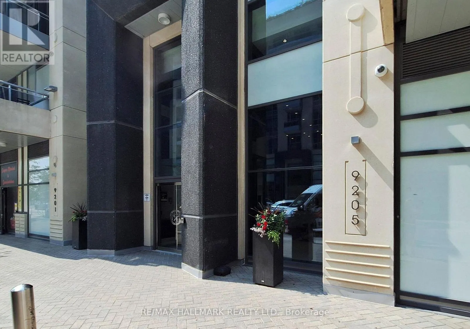 1114 - 9205 YONGE STREET