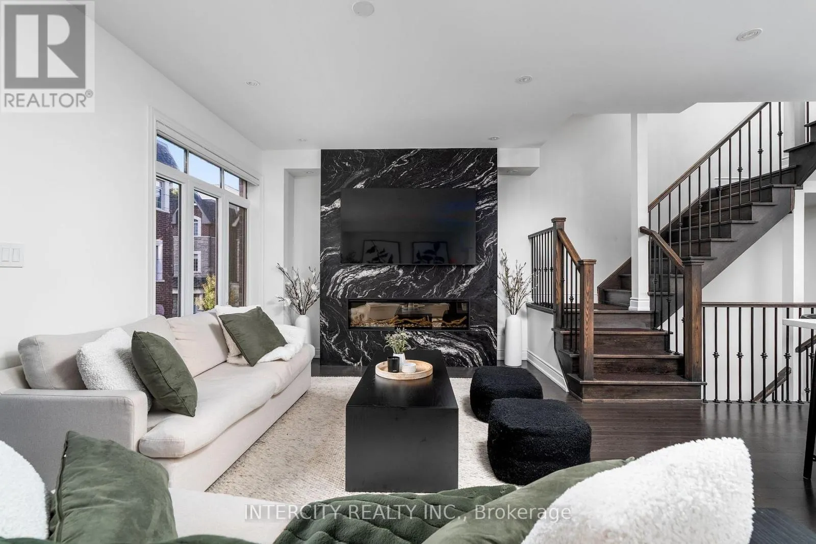 94 GLAZEBROOK DRIVE