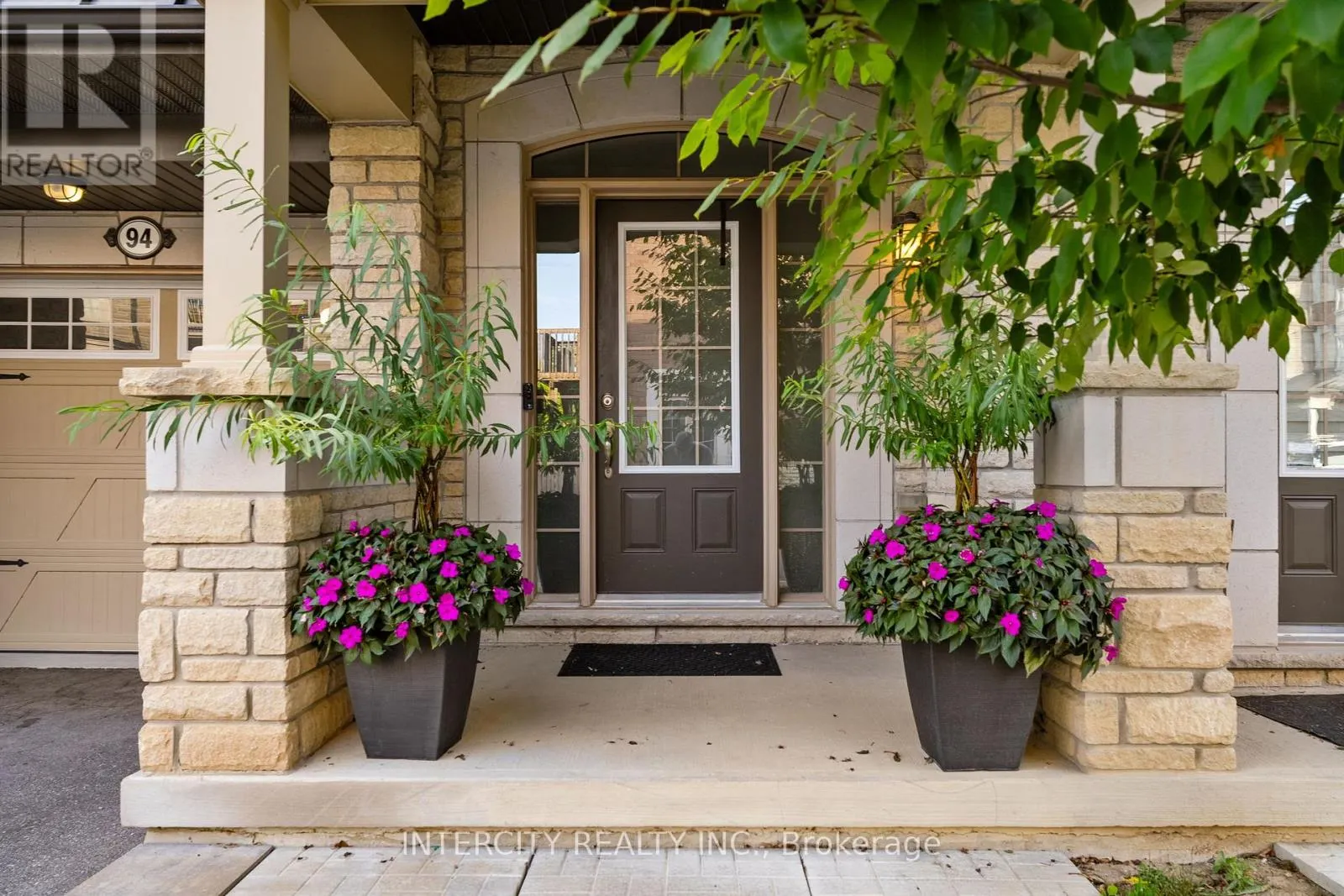 94 GLAZEBROOK DRIVE