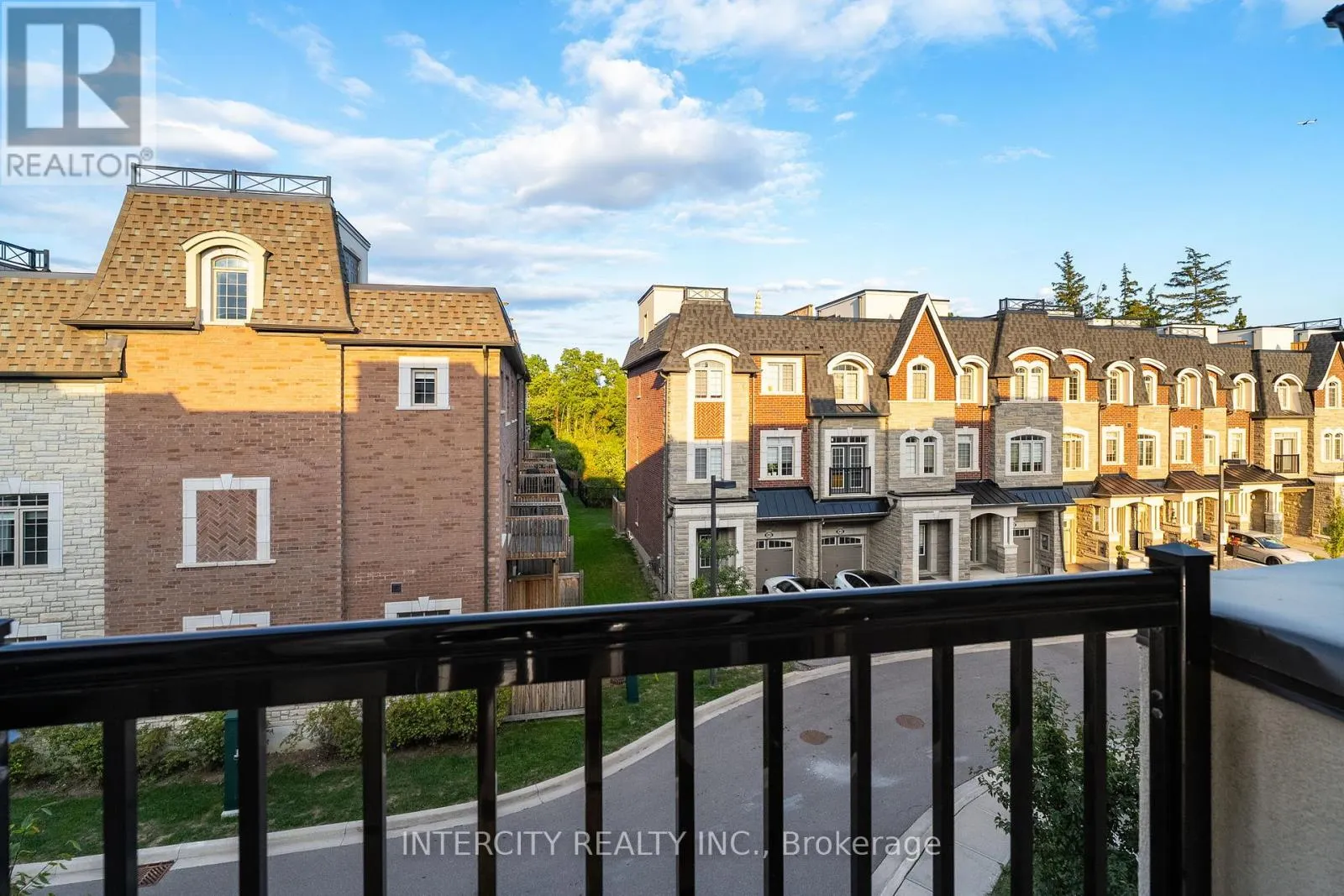 94 GLAZEBROOK DRIVE