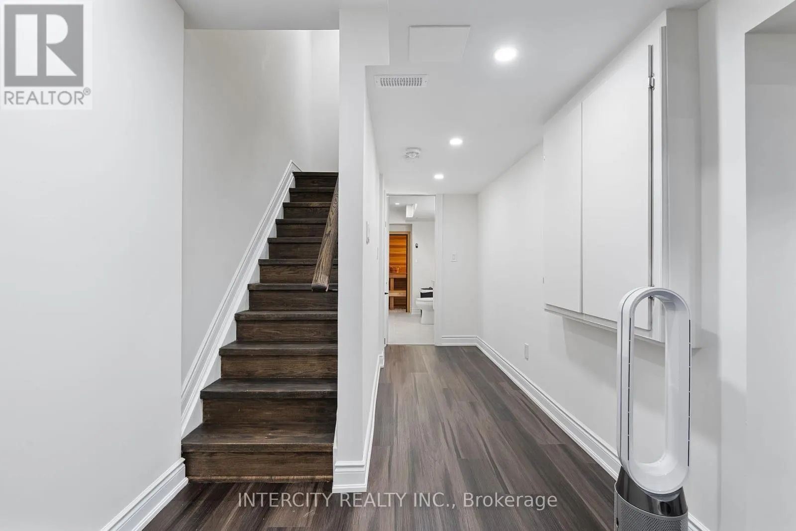 94 GLAZEBROOK DRIVE