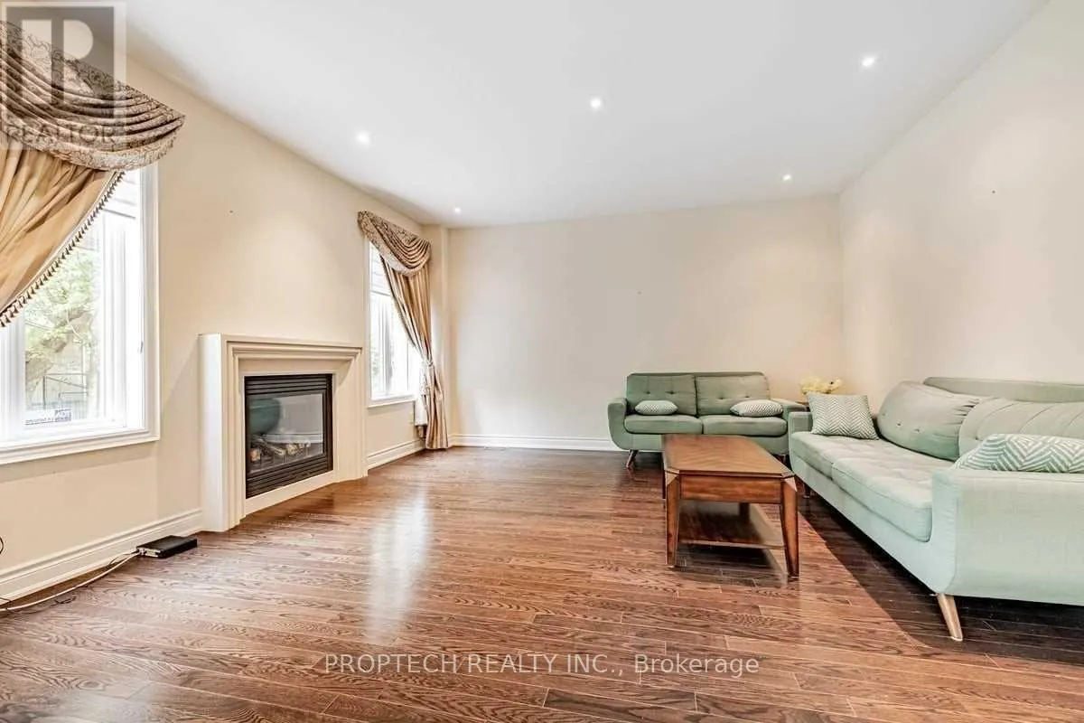 65 MAGDALAN CRESCENT