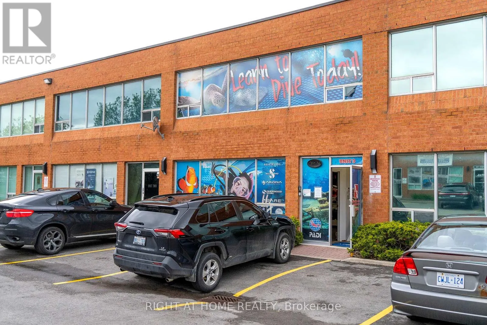 3 - 350 HARRY WALKER PARKWAY N