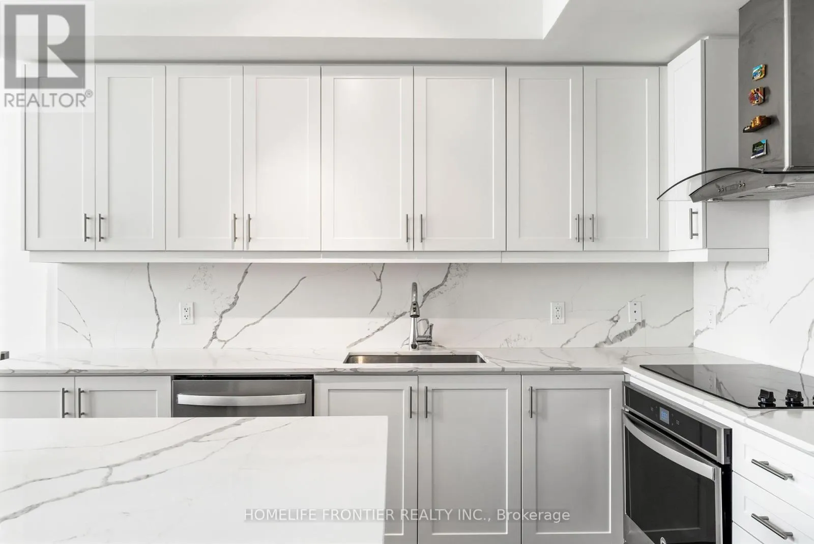 TH 102 - 9618 YONGE STREET