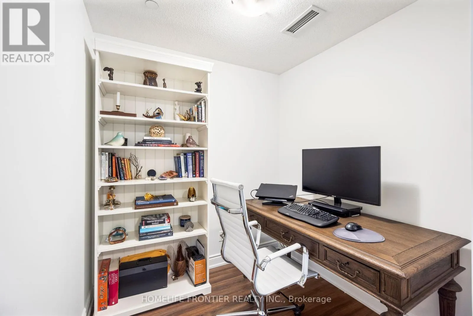 TH 102 - 9618 YONGE STREET