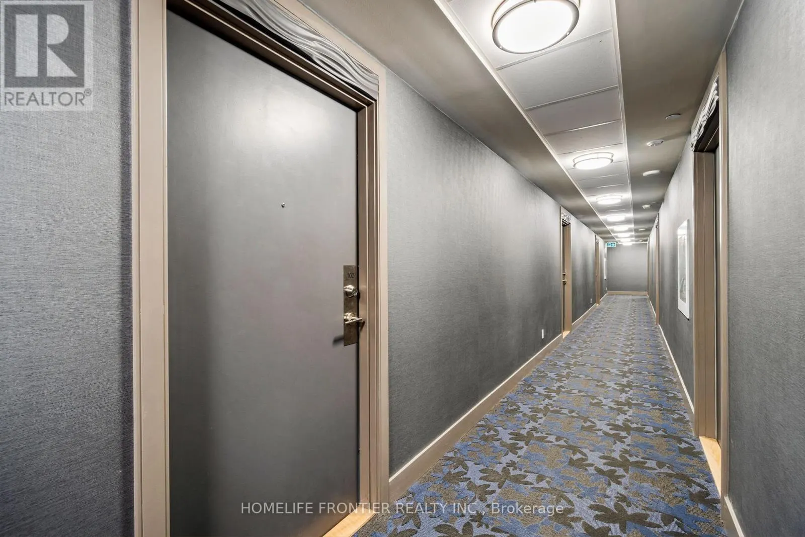 TH 102 - 9618 YONGE STREET