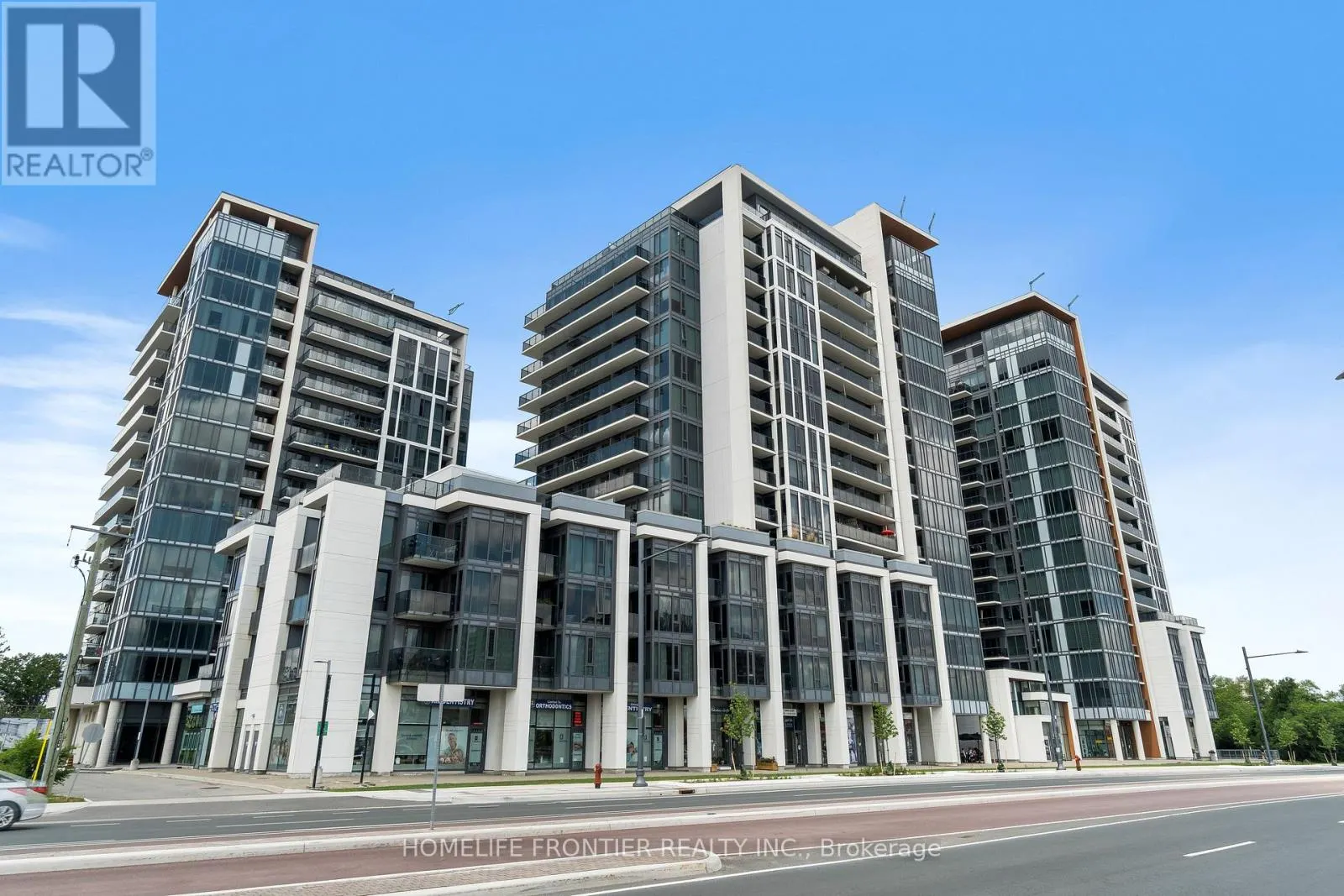 TH 102 - 9618 YONGE STREET