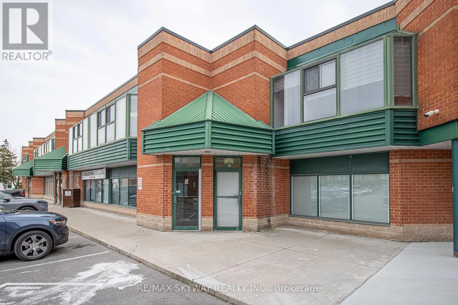 6 - 140 REGINA ROAD
