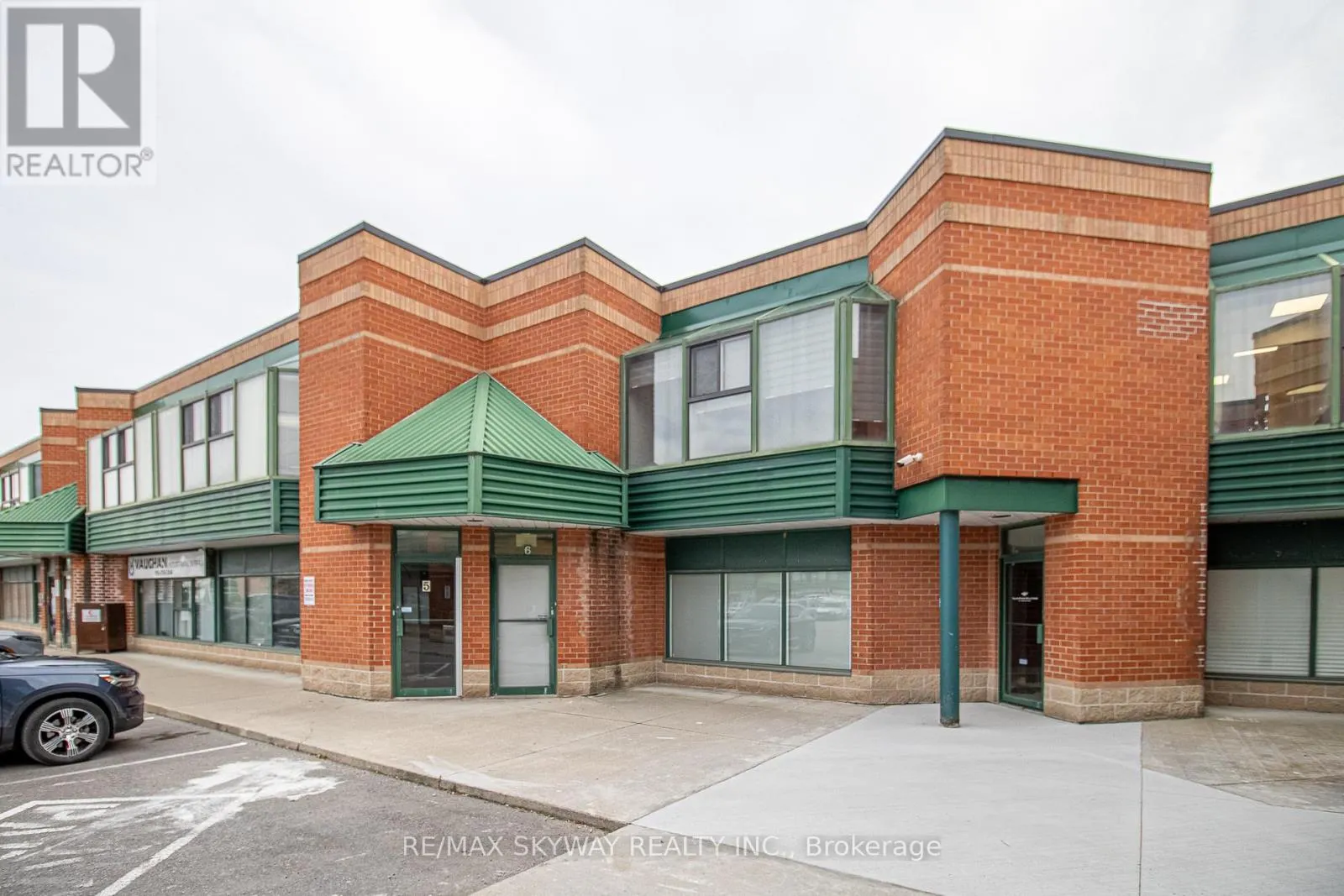 6 - 140 REGINA ROAD
