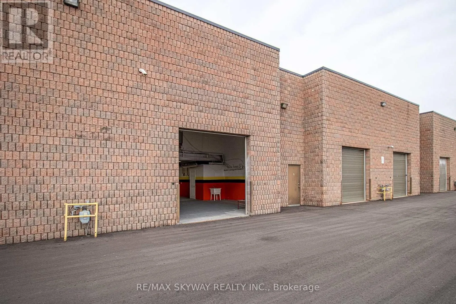 6 - 140 REGINA ROAD