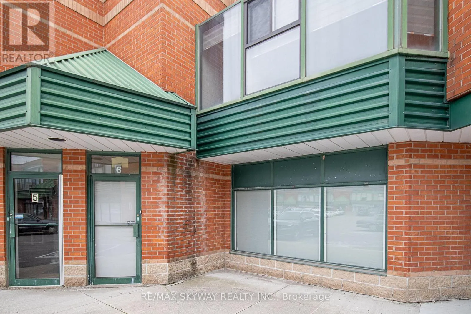6 - 140 REGINA ROAD