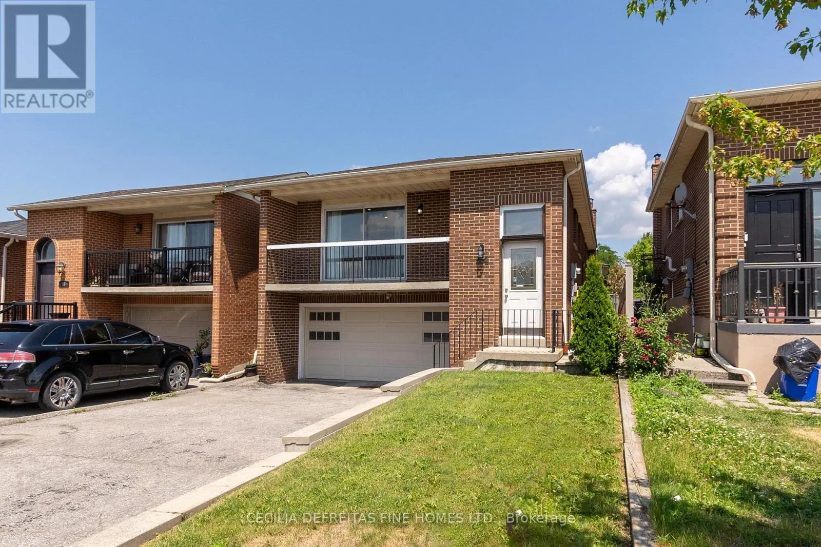 UPPER - 54 ASHBURN CRESCENT